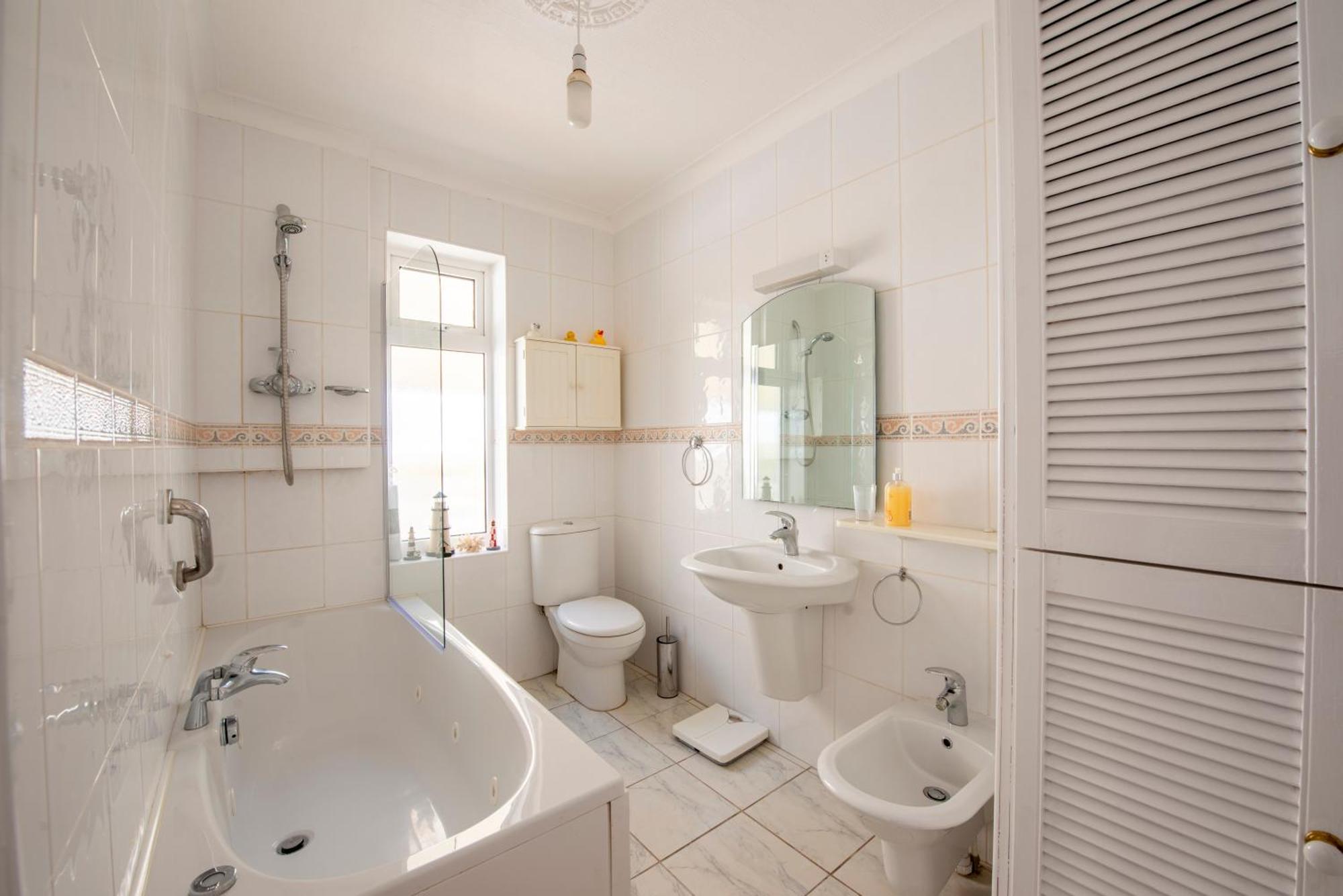 Family House 200m To Sea 5 Min To Tenby Town Centre *